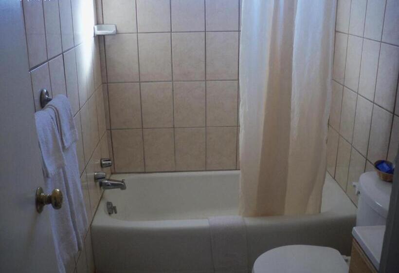 Номер Стандарт Трехместный, Deluxe Inn Of Roswell