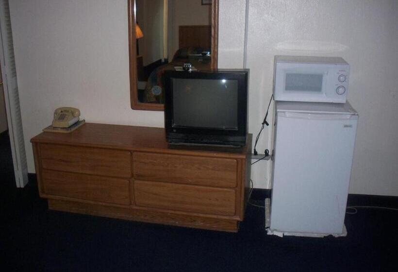 Номер Стандарт Трехместный, Deluxe Inn Of Roswell