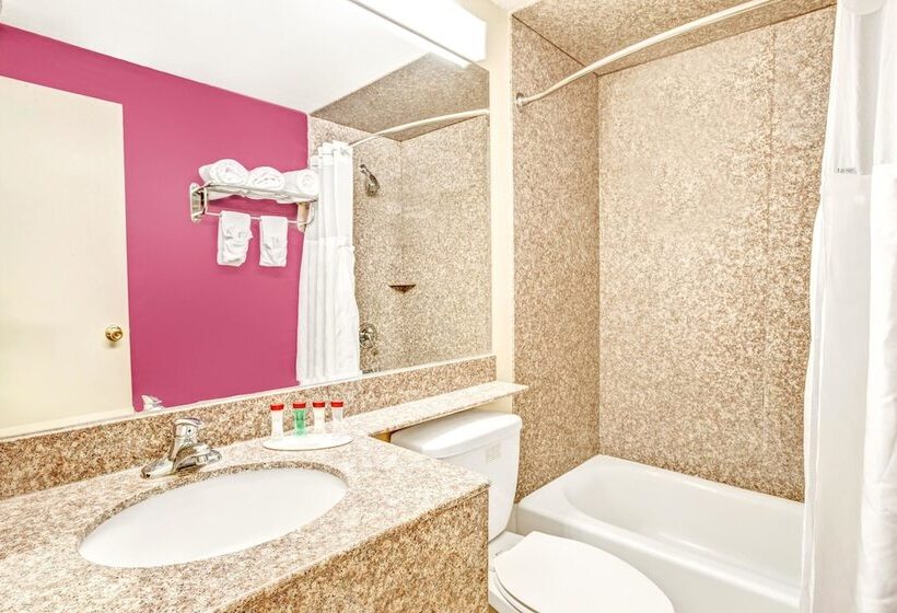 Номер Стандарт 2 Двуспальные Кровати, Ramada By Wyndham Rockaway