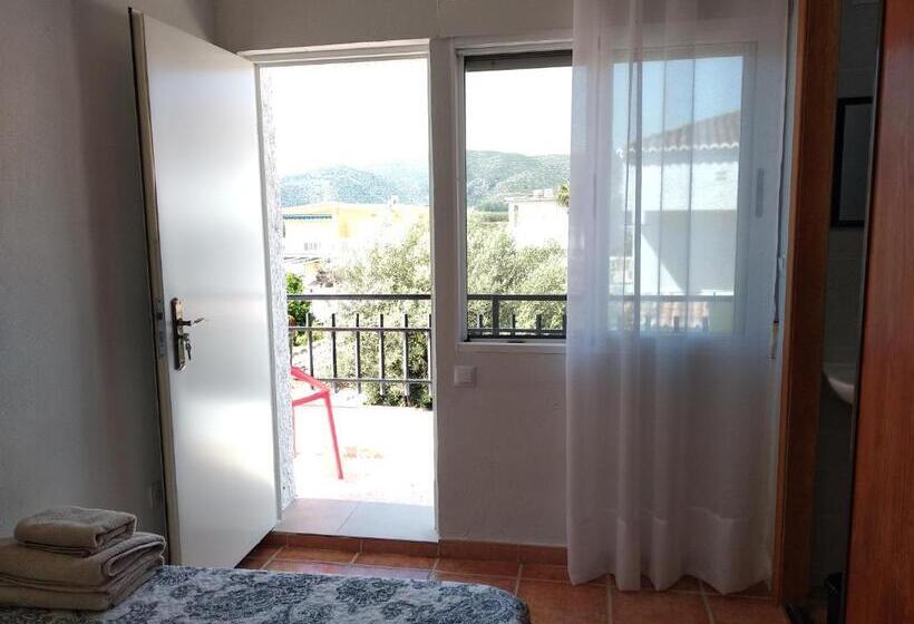 اتاق استاندارد با چشم‌انداز کوهستان, Golden Tower Pensión Auto Check In