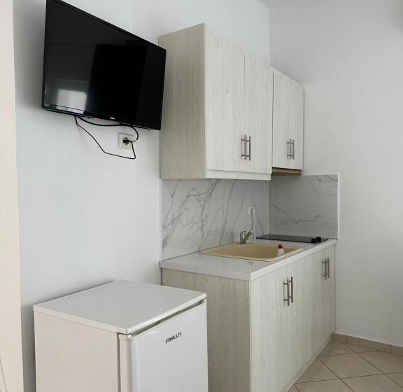 اتاق استاندارد سه تخته با بالکن, Joni Apartments