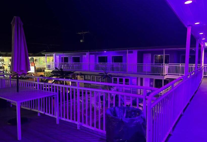 اتاق لوکس, Twilight Motel