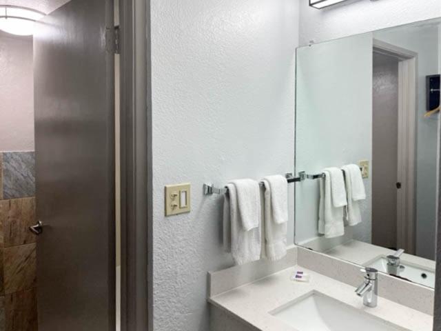 Номер Стандарт, Motel 6 Pecos Tx