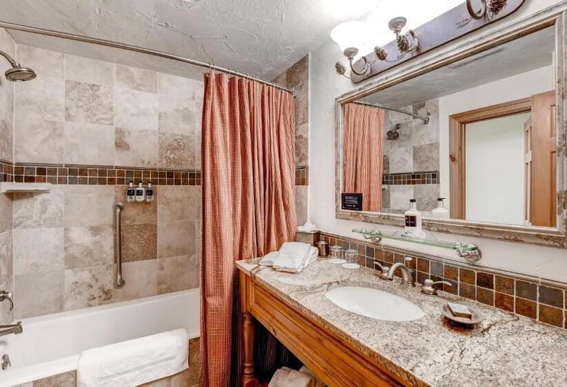 اتاق استاندارد با تخت بزرگ, The Pines Lodge, A Rockresort