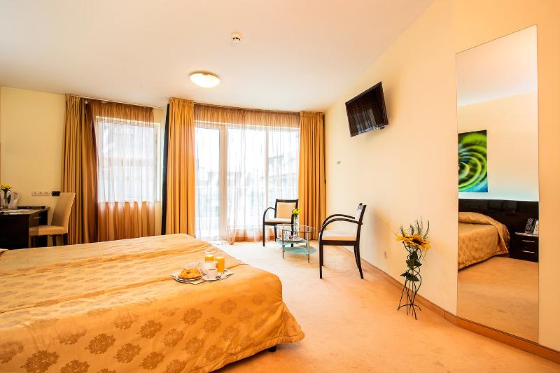 اتاق اجرایی با تخت بزرگ, The Pines Lodge, A Rockresort