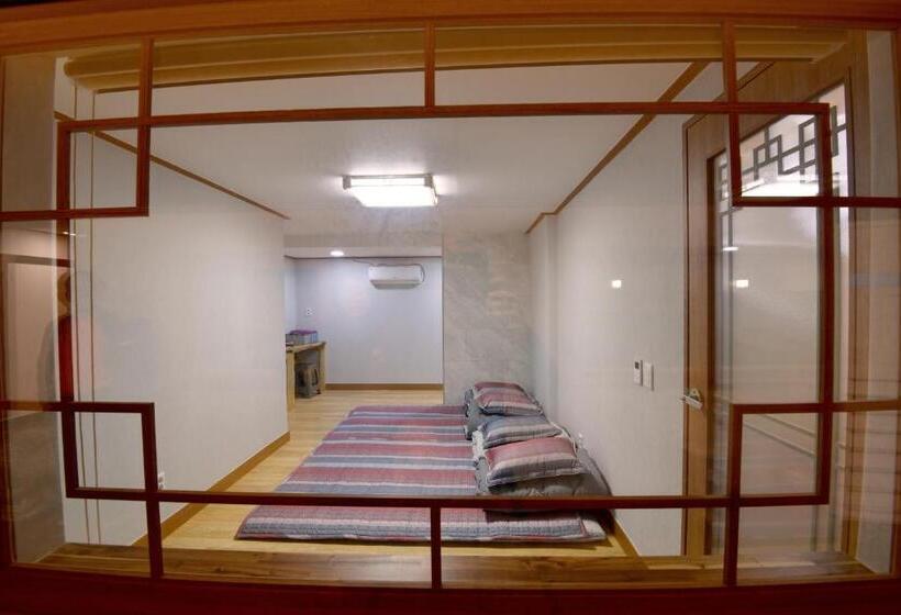 اتاق خانوادگی, Guma Modern Hanokstay