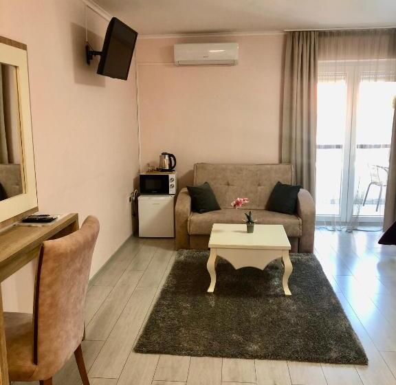 豪华三人间, Alenso Guesthouse