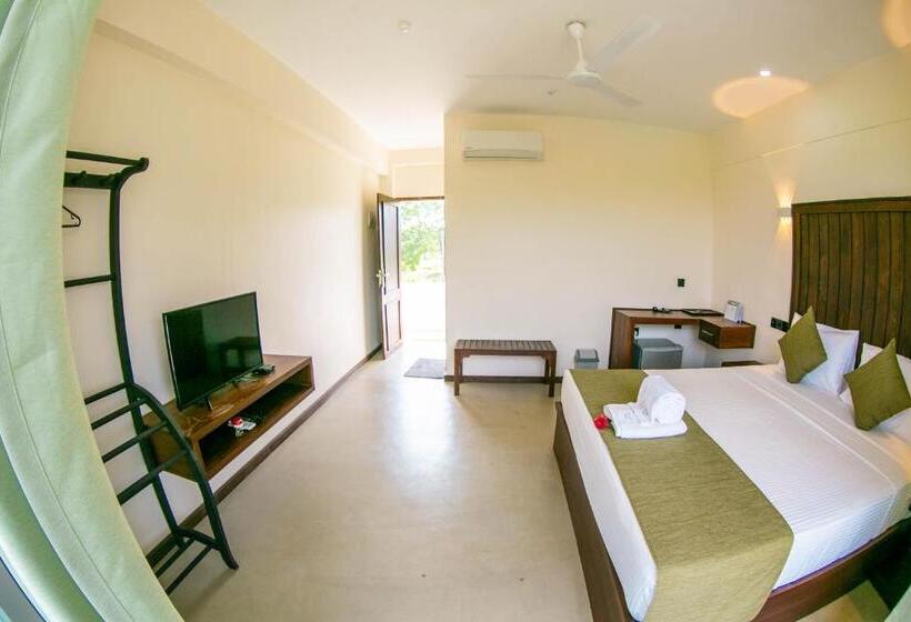 Номер Стандарт Вид на Бассейн, Royal Rock Sigiriya