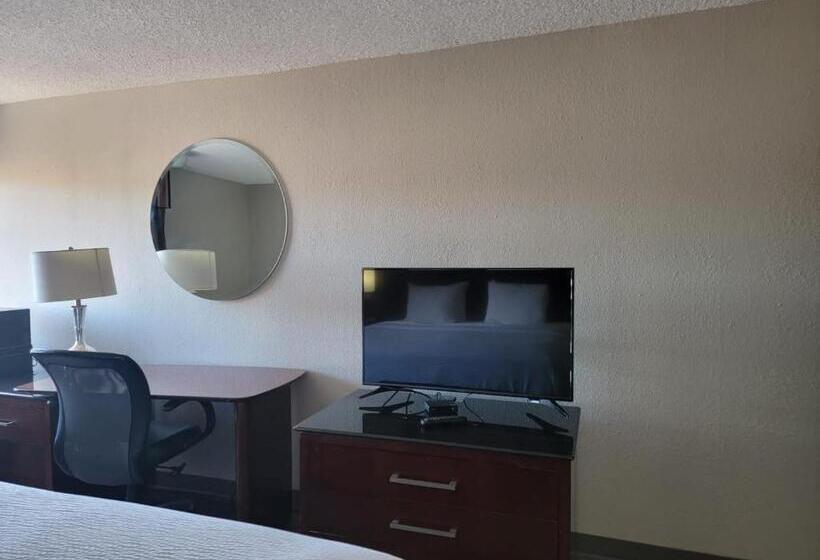 اتاق استاندارد با تخت بزرگ برای معلولان, Days Inn By Wyndham Dothan