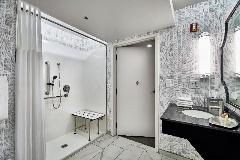 Номер Стандарт Кровать Кинг Адаптированный для Инвалидов, Indigo Cleveland Downtown, An Ihg