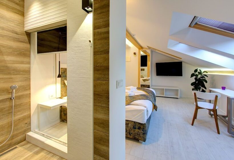 Deluxe Room Mountain View, Diamond Rain Boutique