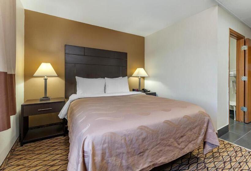 Люкс, Quality Inn New London