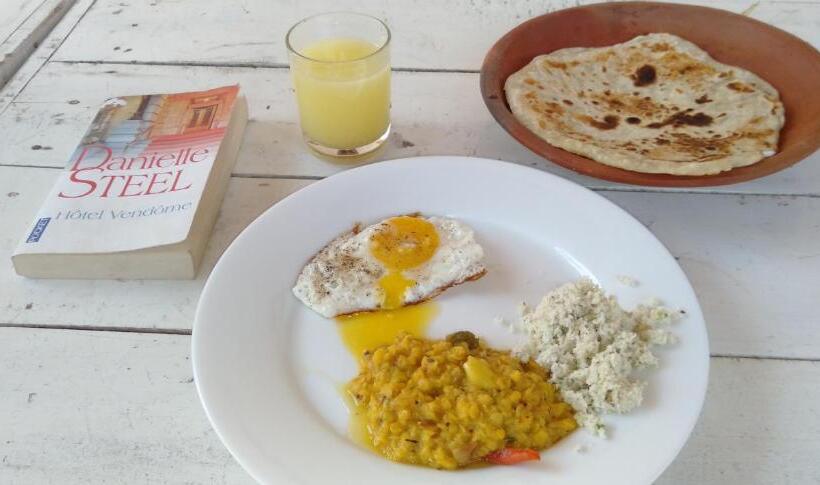 اتاق لوکس, Walkers Hostel