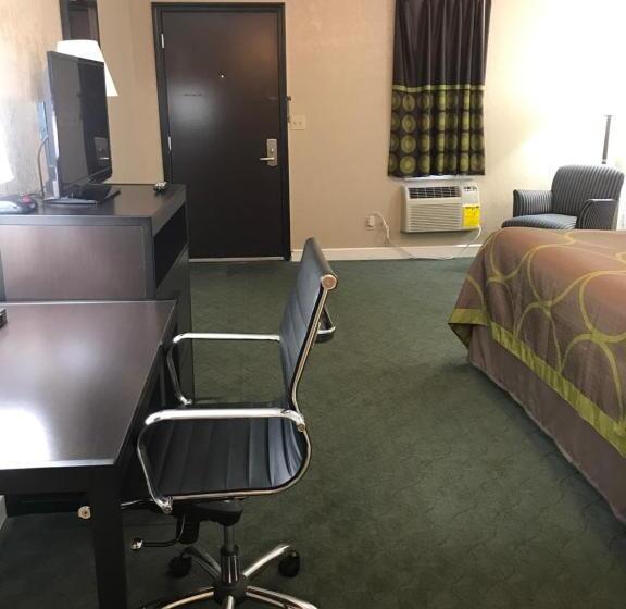 스탠다드 룸 킹사이즈 침대, Super 8 By Wyndham Taylorville Il