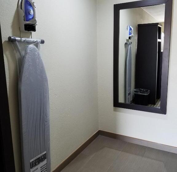 Номер Стандарт Кровать Кинг Адаптированный для Инвалидов, Days Inn By Wyndham El Centro