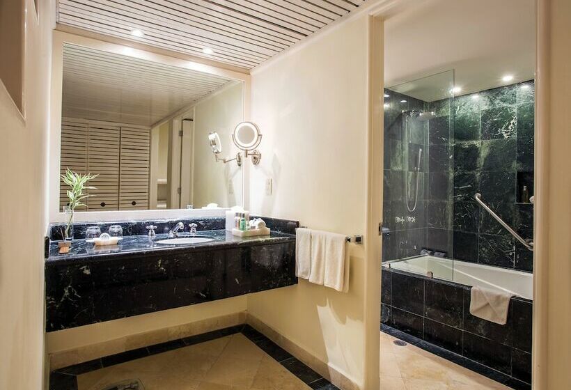 חדר דחוקס עם מיטת קינג, Now Emerald Cancun  All Inclusive