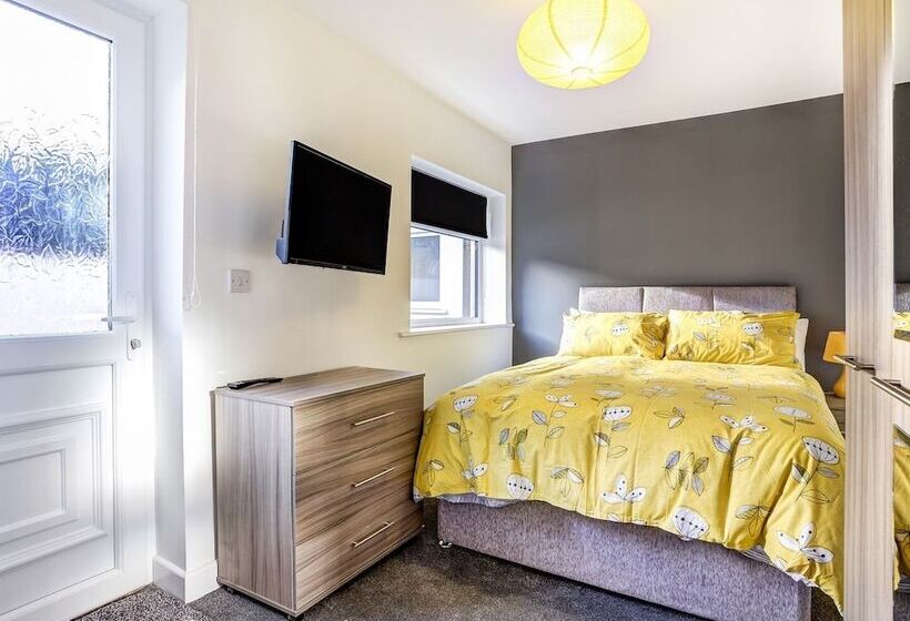 اتاق استاندارد با سرویس بهداشتی مشترک, Townhouse Plus @ 166 Edleston Road Crewe