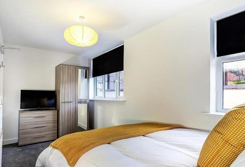 اتاق استاندارد با سرویس بهداشتی مشترک, Townhouse Plus @ 166 Edleston Road Crewe