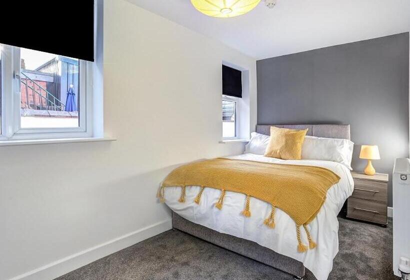 اتاق استاندارد با سرویس بهداشتی مشترک, Townhouse Plus @ 166 Edleston Road Crewe