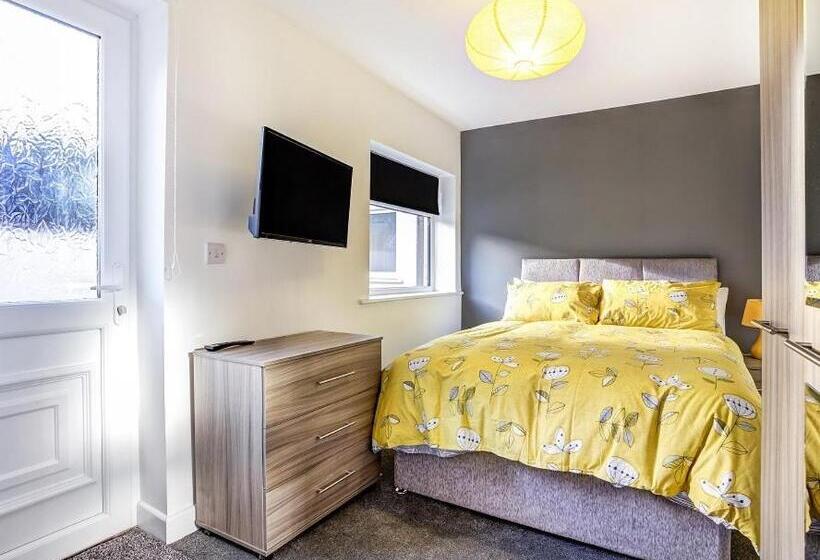 اتاق استاندارد با سرویس بهداشتی مشترک, Townhouse Plus @ 166 Edleston Road Crewe