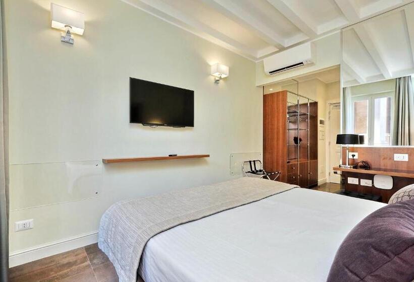 اتاق لوکس با چشم‌انداز شهر, Piazza Venezia Grand Suite