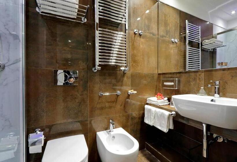 اتاق لوکس با چشم‌انداز شهر, Piazza Venezia Grand Suite
