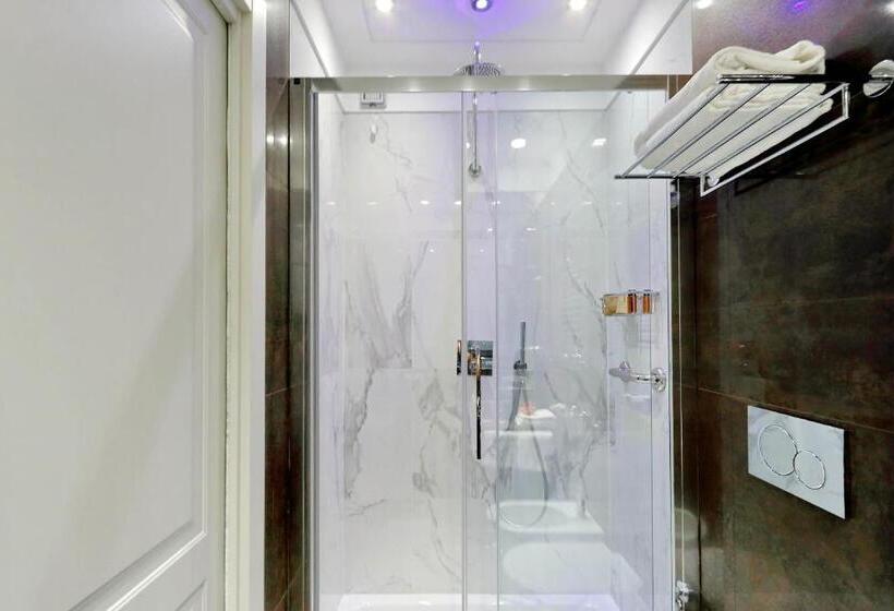 اتاق لوکس با چشم‌انداز شهر, Piazza Venezia Grand Suite