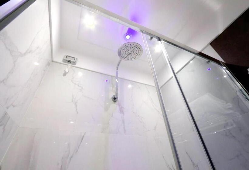 اتاق لوکس با چشم‌انداز شهر, Piazza Venezia Grand Suite