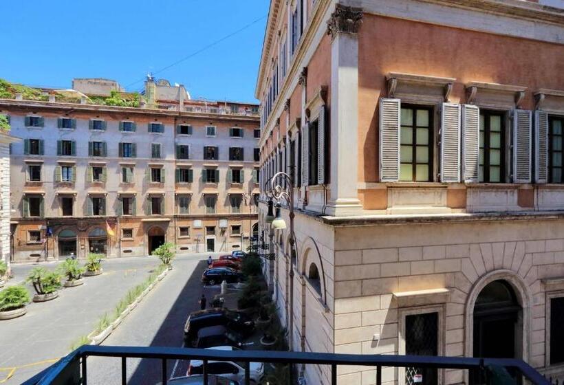 اتاق لوکس با چشم‌انداز شهر, Piazza Venezia Grand Suite