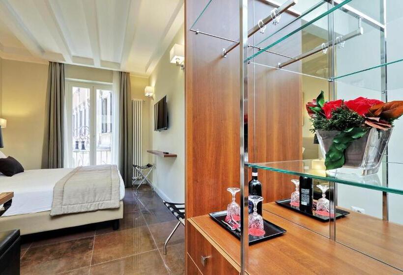 اتاق لوکس با چشم‌انداز شهر, Piazza Venezia Grand Suite