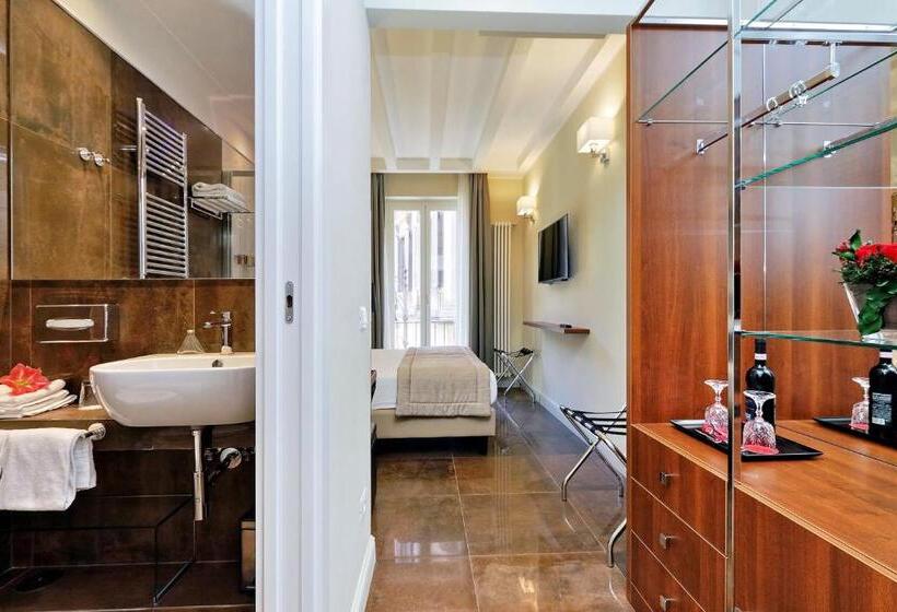 اتاق لوکس با چشم‌انداز شهر, Piazza Venezia Grand Suite