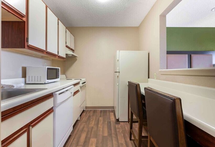 استودیوی لوکس, Extended Stay America Suites  Evansville  East