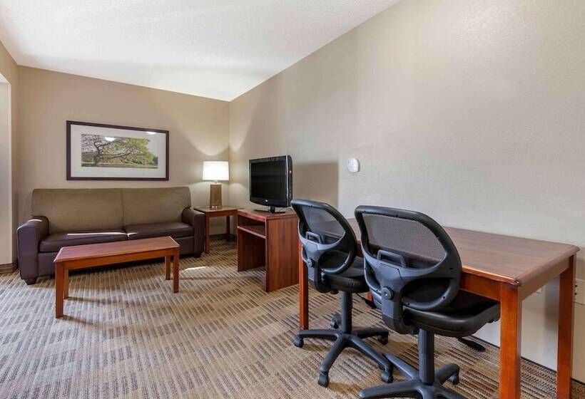 Deluxe Studio, Extended Stay America Select Suites   Rockford   State Street