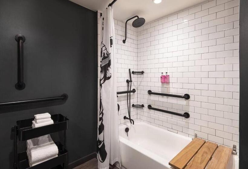 חדר סטנדרט עם מיטת קינג, Moxy Memphis Downtown