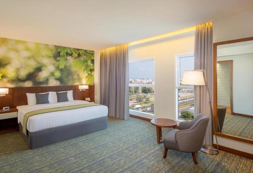 اتاق لوکس با تخت بزرگ, Wyndham Garden Muscat Al Khuwair