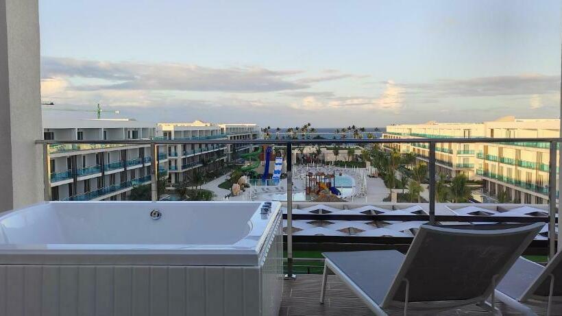 سوئیت با تخت بزرگ, Serenade Punta Cana Beach & Spa Resort