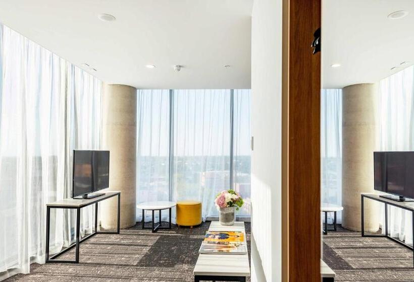 Полулюкс, Crowne Plaza Adelaide, An Ihg