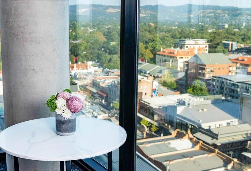 סוויטת ג'וניור, Crowne Plaza Adelaide, An Ihg