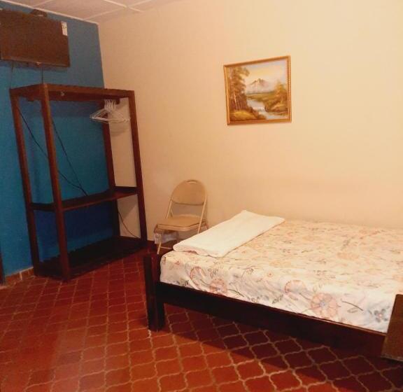 Quarto Estandar, Bluerock Hostal