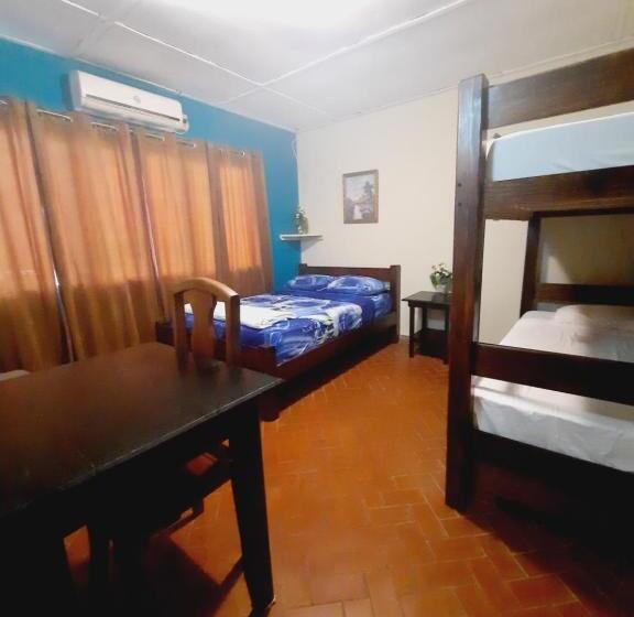 Quarto Estandar, Bluerock Hostal