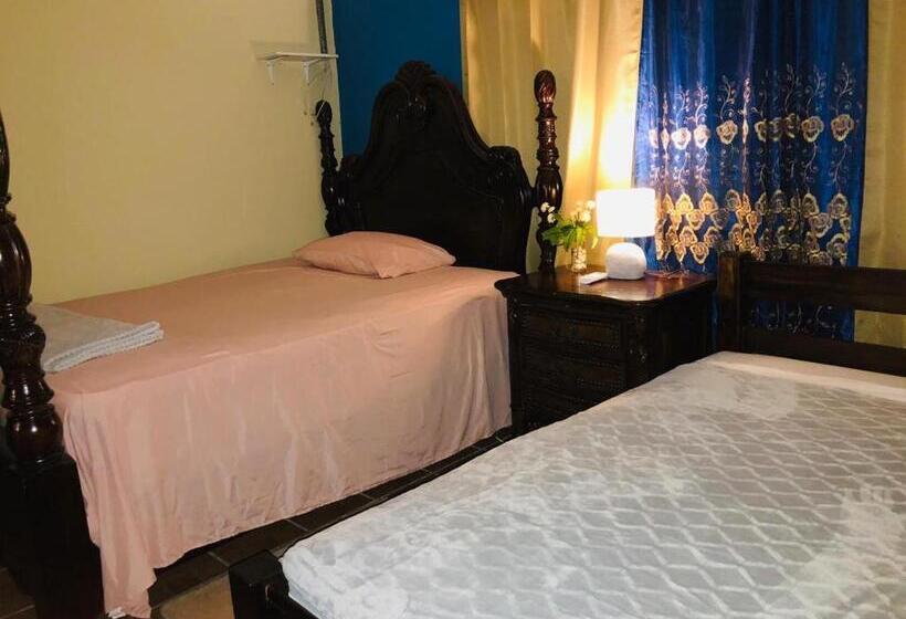 Quarto Familiar, Bluerock Hostal