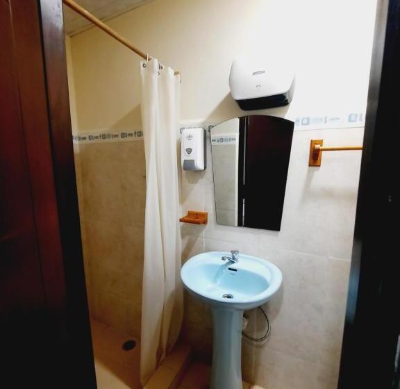 Quarto Estandar Individual, Bluerock Hostal
