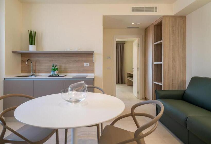 家庭间, Palace Lido Hotel & Suites