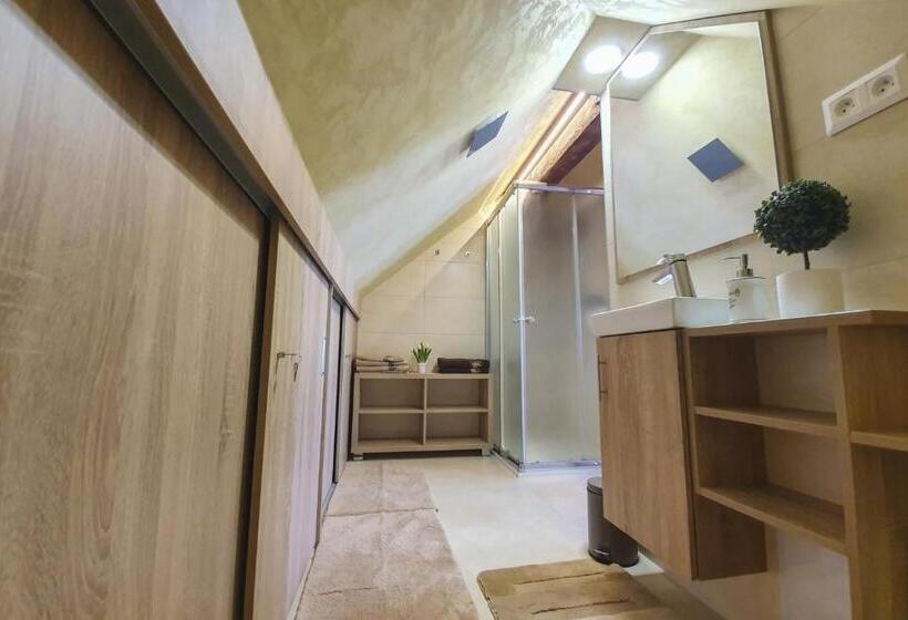 غرفة عائلية, Casa Perla