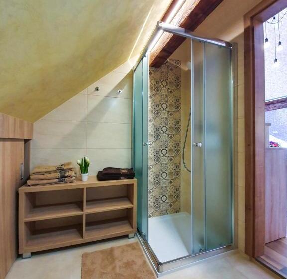 غرفة عائلية, Casa Perla