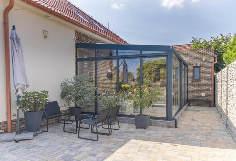 غرفة إقتصادية, Casa Perla