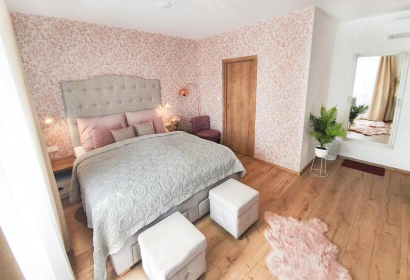 غرفة قياسية, Casa Perla