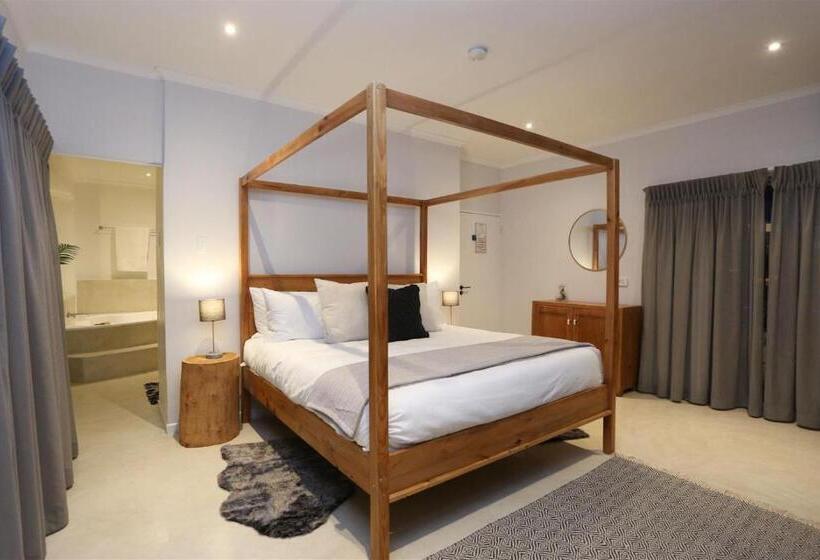 Deluxe Suite King Bed, The Lookout Guest House