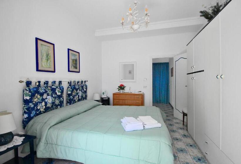 اتاق استاندارد با تراس و چشم‌انداز دریا, Casa Augusto B&b