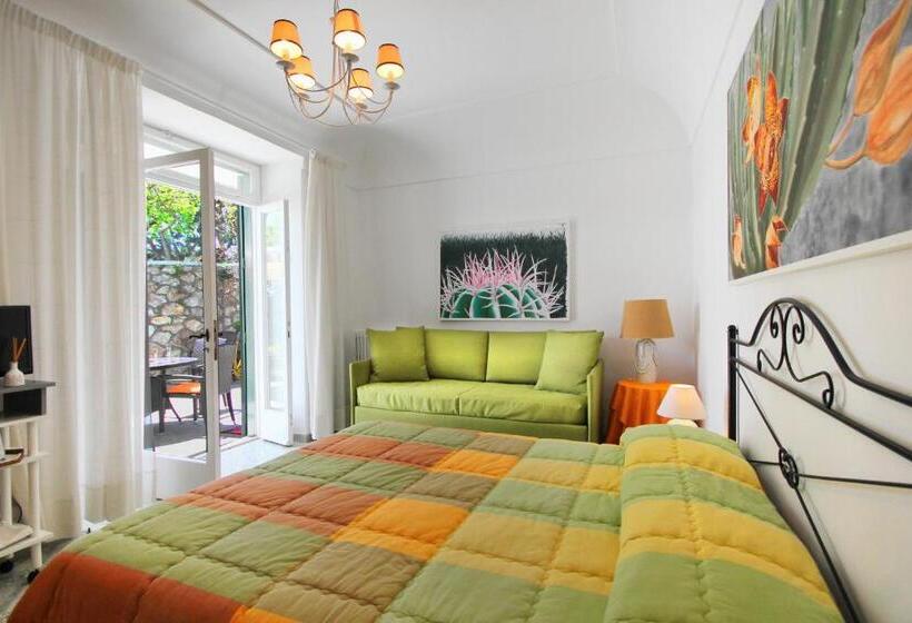 Standard Triple Room with Terrace, Casa Augusto B&b
